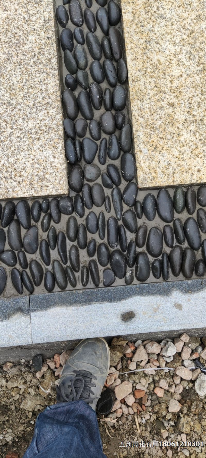 黑色抛光雨花石用于常州某别墅庭院